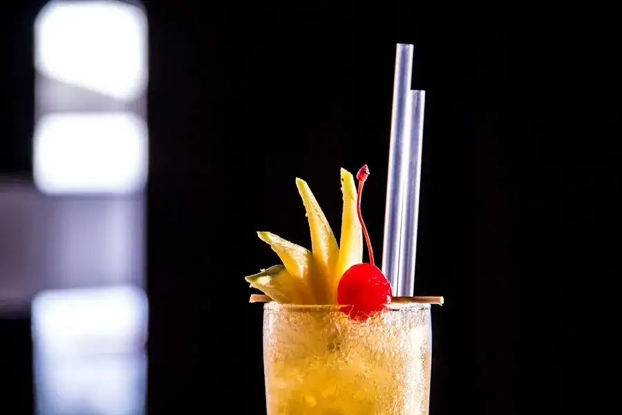 Najlepsze przepisy na wódka mango drink, które zachwycą Twoich gości