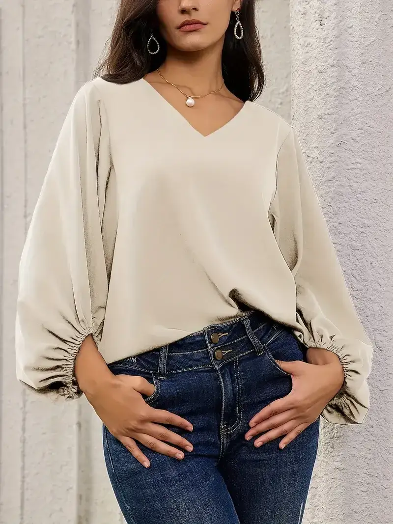 Jak bluzka z dekoltem V podkreśla kobiecą sylwetkę?