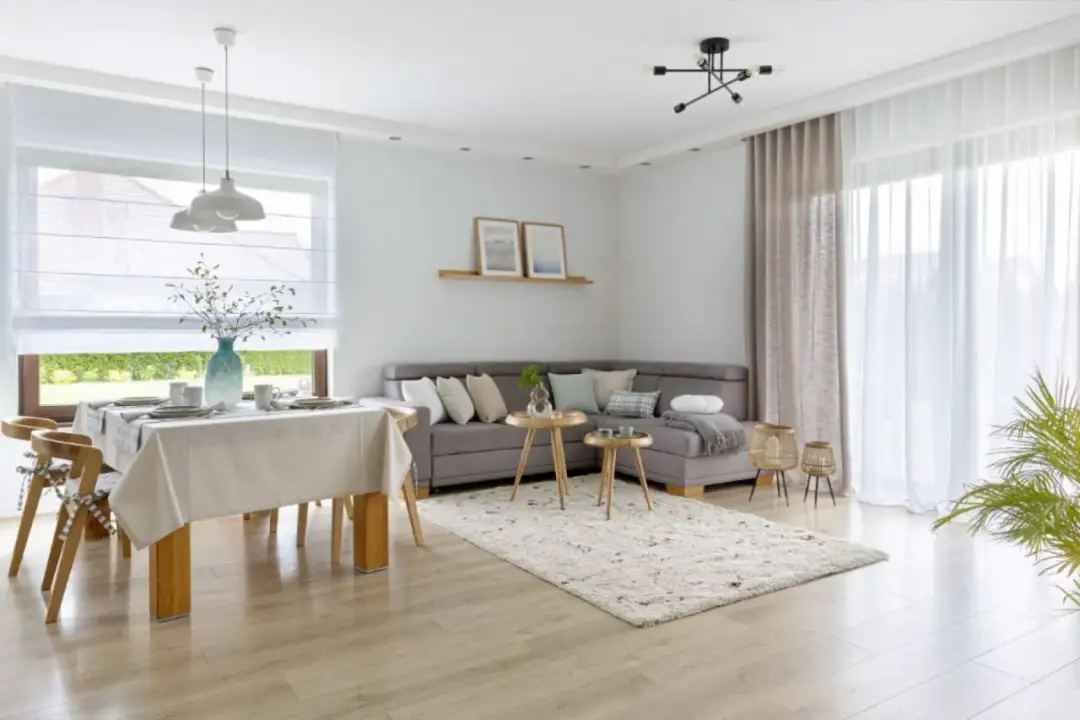 Co postawić na okno w salonie: 10 inspirujących pomysłów