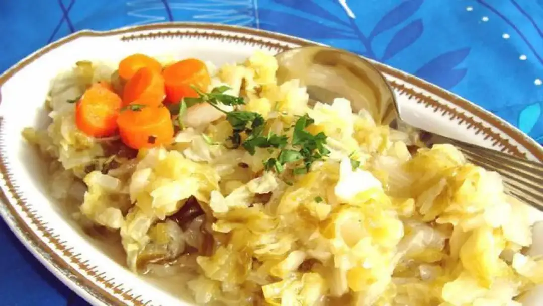 Kapusta na słodko-kwaśno jak zrobić – prosty przepis, który zachwyci