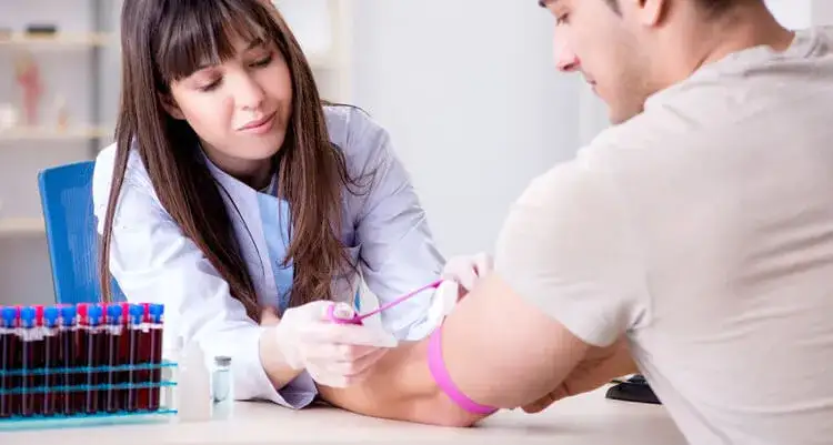 Ile przed badaniem krwi nie można pić, aby wyniki były wiarygodne