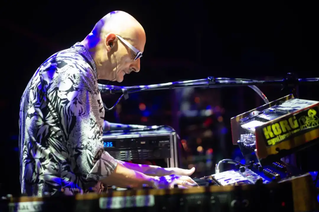 Kto śpiewa słodkiego miłego życia i co kryje się za tym przebojem?