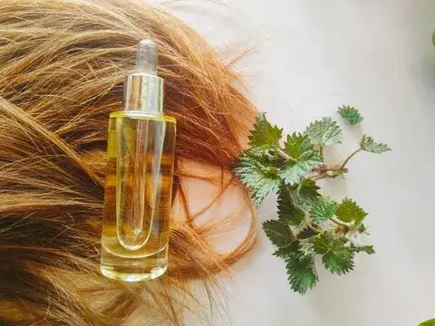 Najlepsze oleje do włosów wysokoporowatych: 6 skutecznych opcji