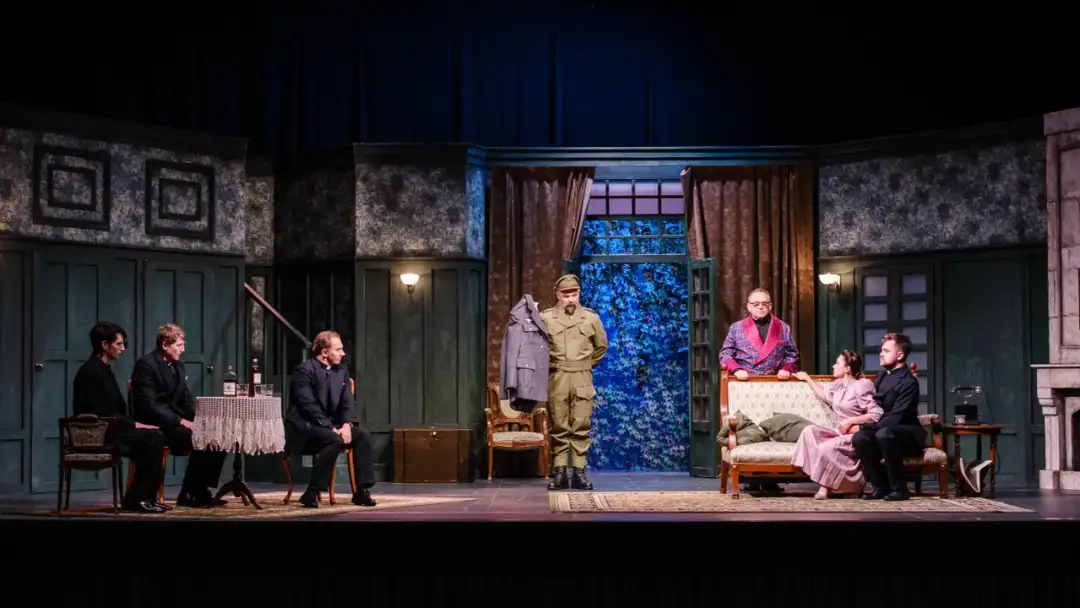 O co biega spektakl - zaskakująca farsa, która bawi od lat