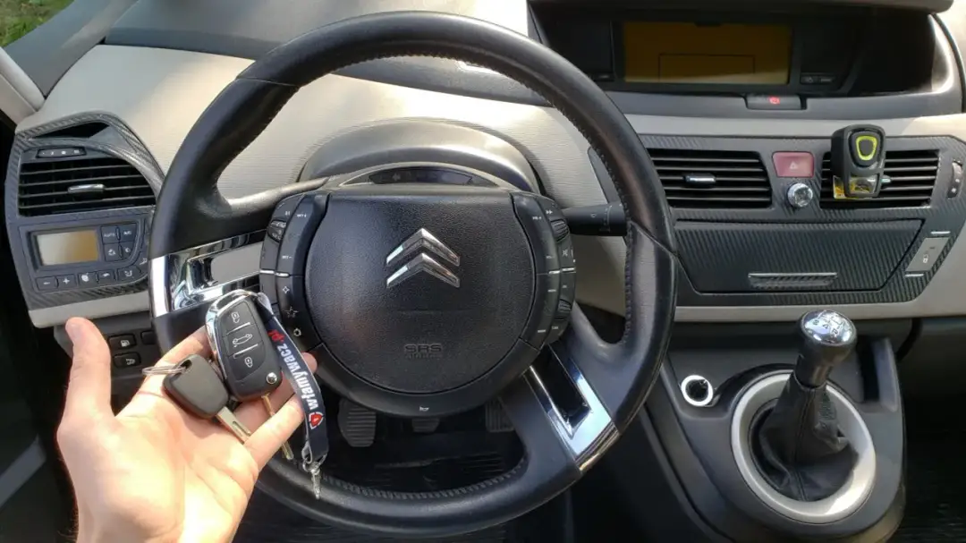Jak Szybko I Bezpiecznie Otworzyć Citroena C4 Gdy Zatrzasnąłeś Kluczyki