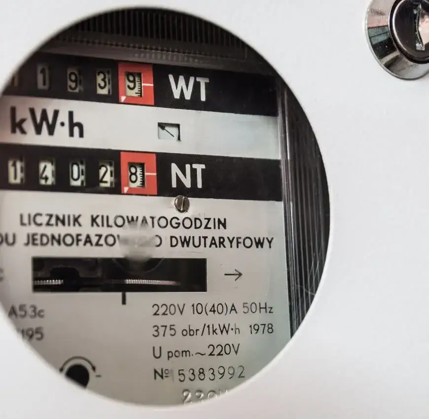 Ile czeka się na podłączenie prądu? Sprawdź, jak skrócić czas i uniknąć problemów