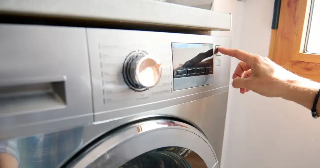 Ile prądu pobiera pralka? Sprawdź, jak zmniejszyć rachunki za prąd!