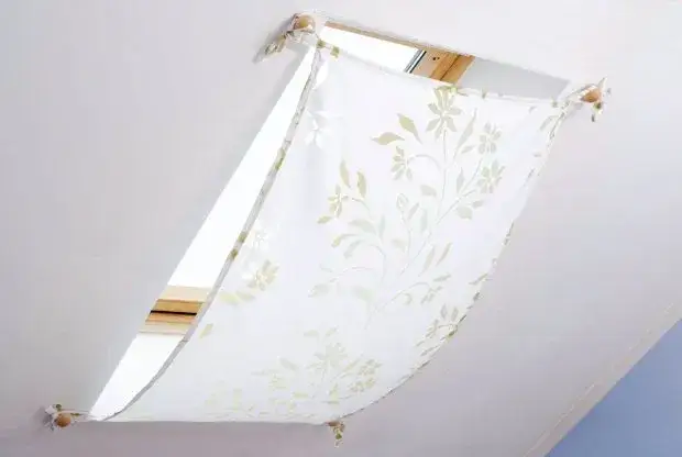 Jak zawiesić firankę na okno dachowe - proste sposoby i porady