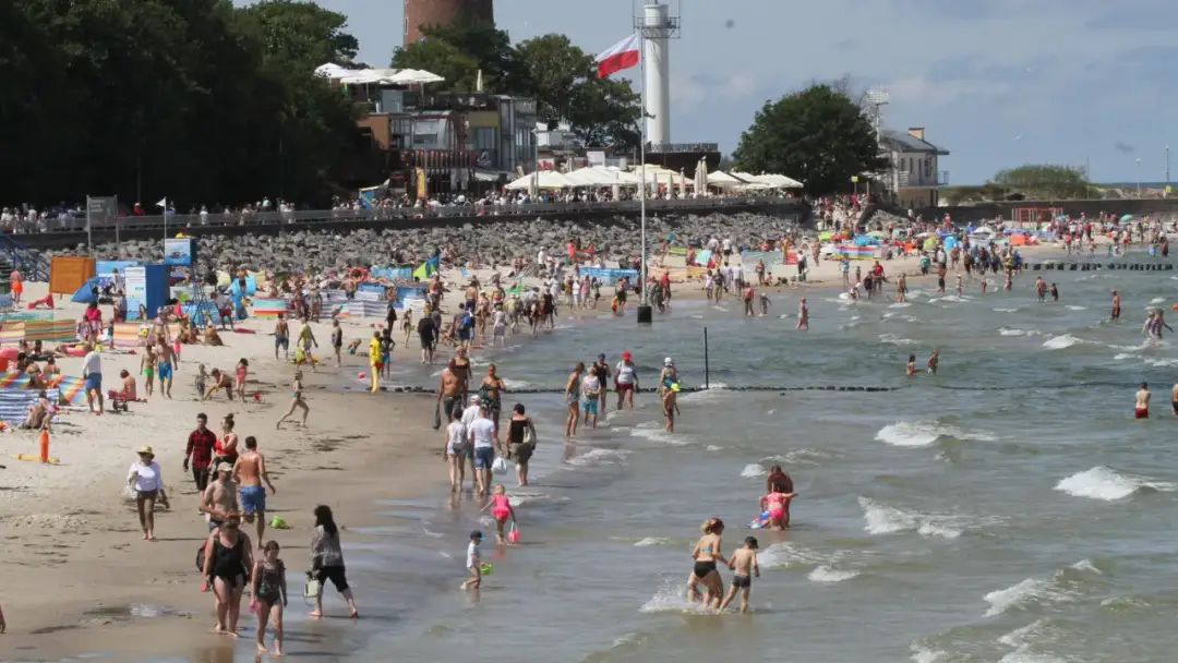 Kąpiele w Bałtyku: poznaj aktualne warunki i stan wody na kąpieliskach