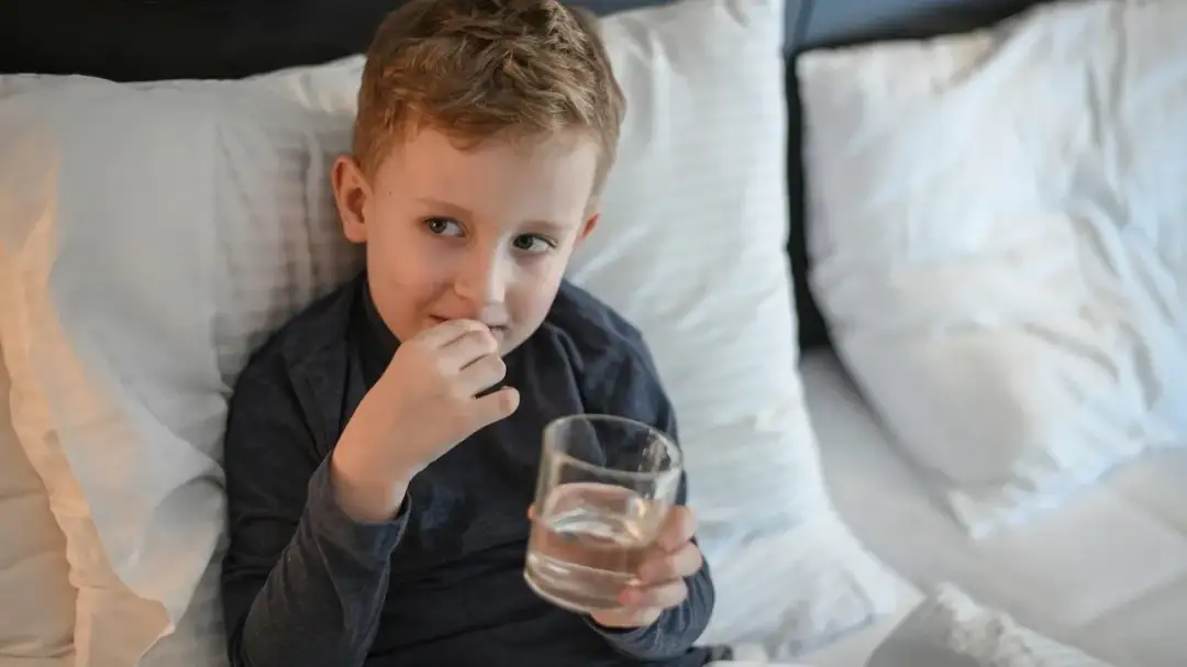 Kiedy dziecko może wrócić do przedszkola po antybiotyku w tabletce? Ważne zasady