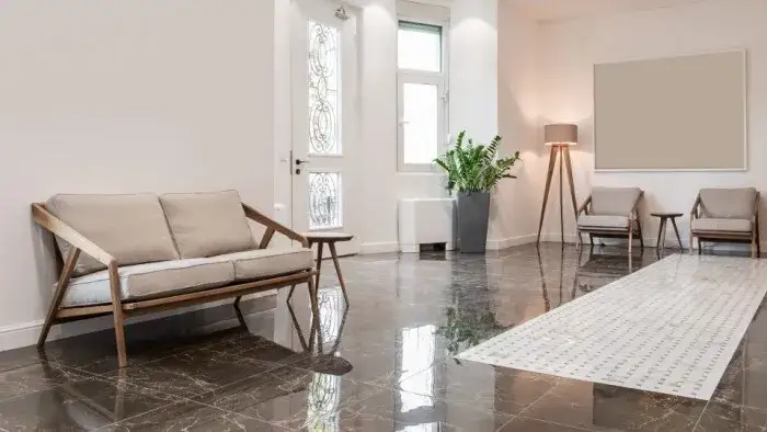 Czym czyścić marmur, aby uniknąć zarysowań i uszkodzeń?