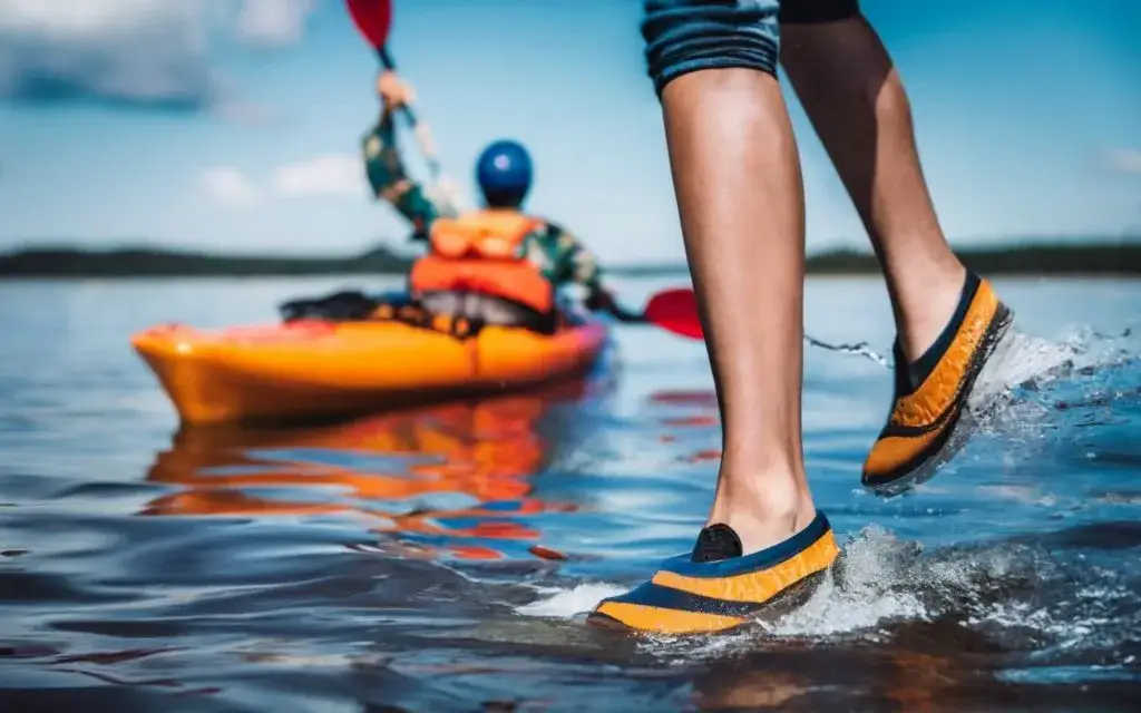 Jakie buty na kajak wybrać, aby uniknąć błędów i cieszyć się komfortem?