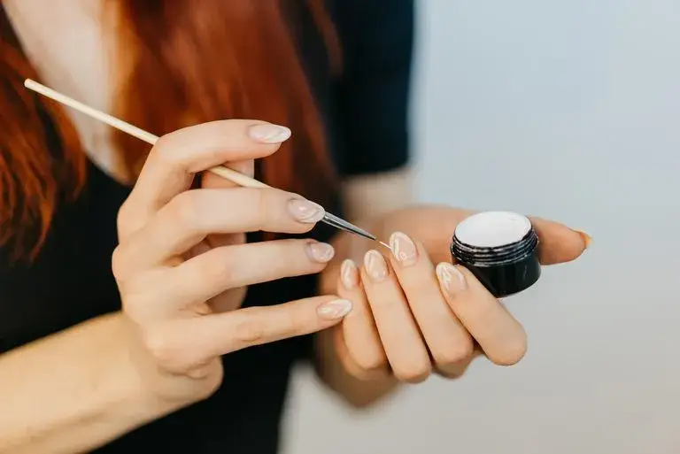 Jak zrobić manicure żelowy krok po kroku bez błędów i stresu