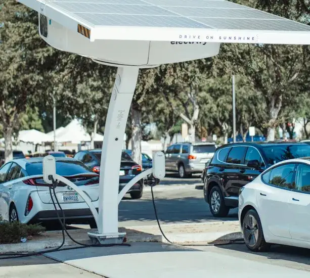 Wzrost zainteresowania pojazdami elektrycznymi wśród firm – trendy i prognozy