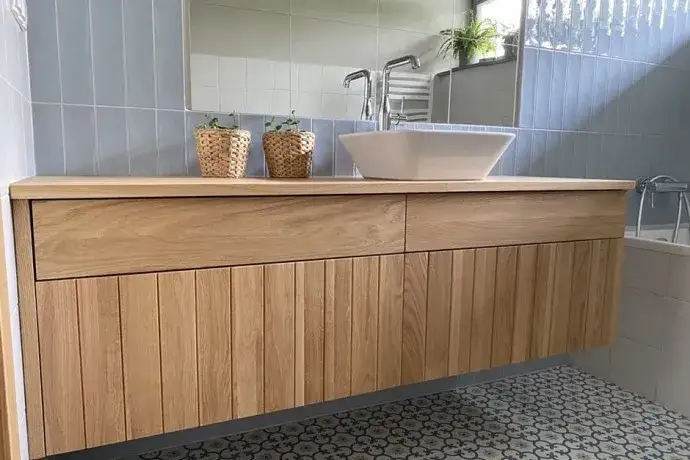 Z czego zrobić szafkę do łazienki? Najlepsze materiały i ich właściwości