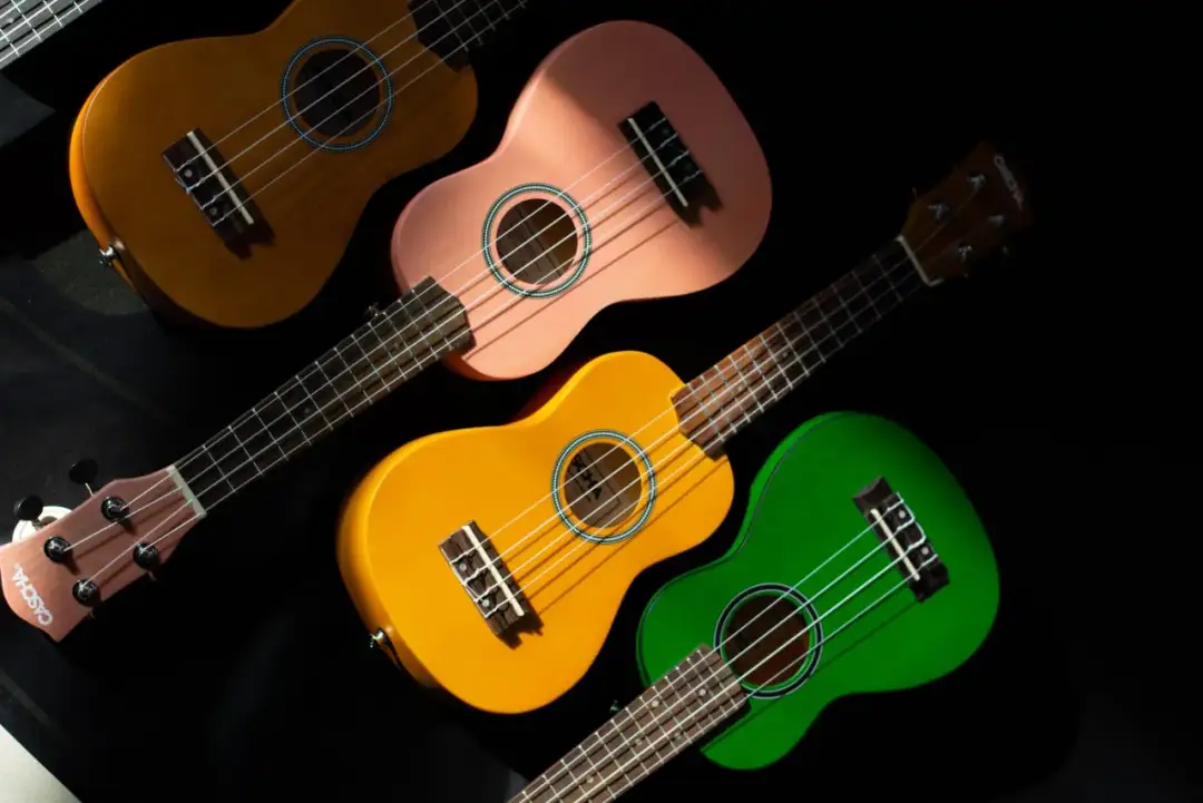 Ukulele czy gitara: co wybrać na początek? Porównanie dla amatorów
