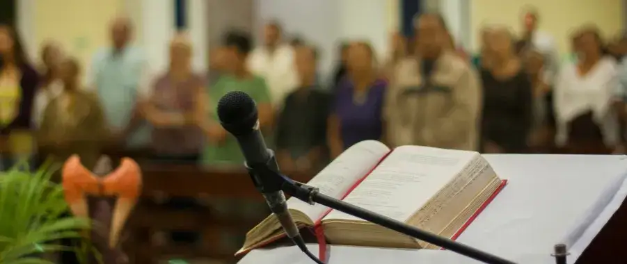 Kto to jest lektor w kościele i jakie ma obowiązki?