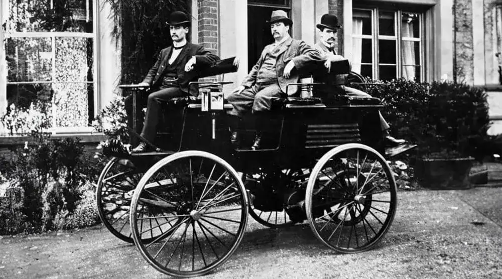 Kiedy powstał pierwszy samochód elektryczny? Odkryj fascynującą historię