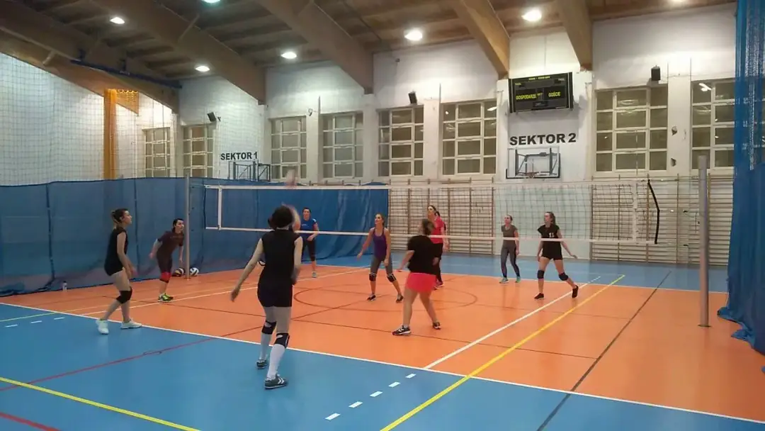Najlepsze kluby siatkarskie dla dziewczyn w Warszawie - kompletny przegląd