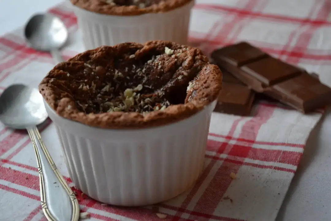 Jak zrobić idealny suflet czekoladowy – prosty przepis i sprawdzone wskazówki