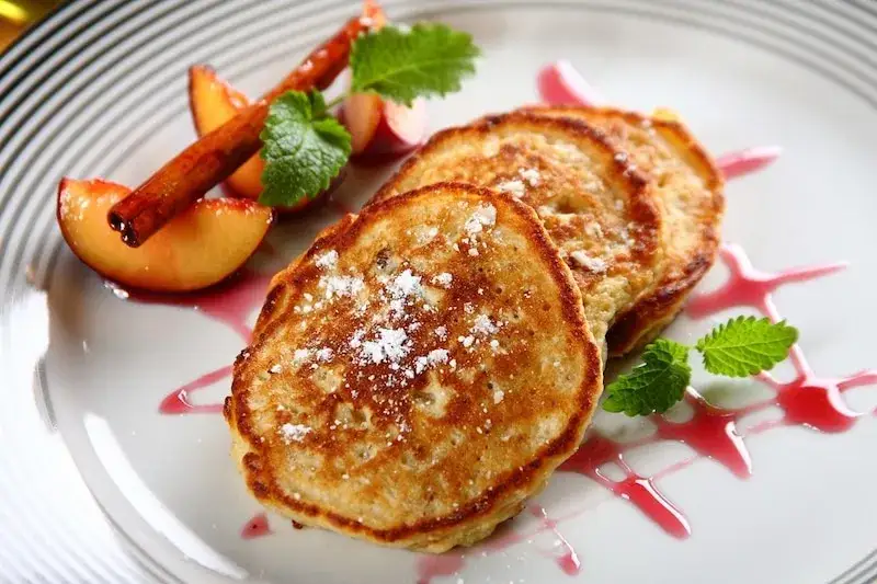 Placki owsiane z bananem i miodem - idealne na śniadanie