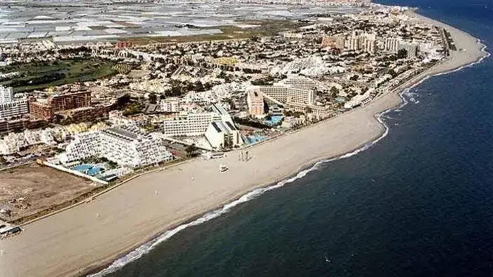 Playa de la urbanización de Roquetas: todo lo que necesitas saber