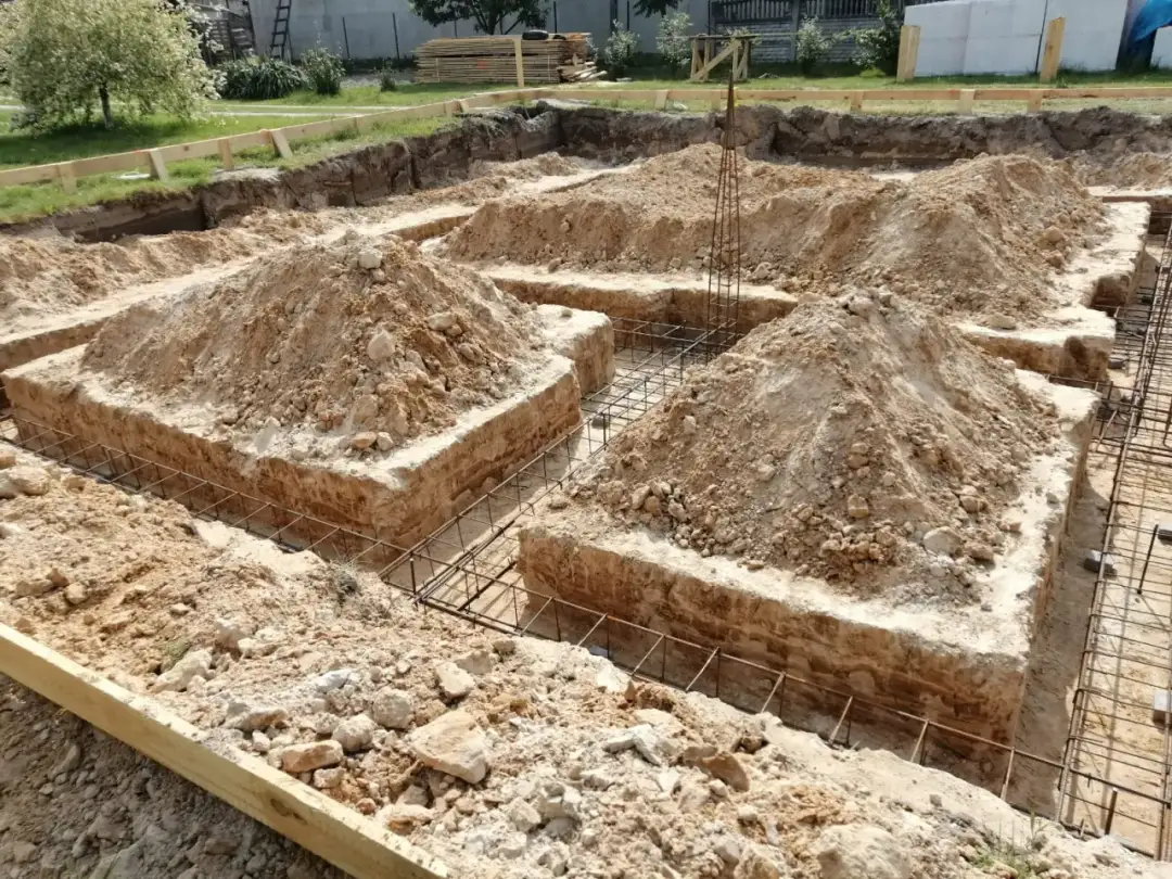 Fundamenty bez szalunków: Nowoczesna metoda budowy domów