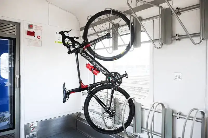 Ile płaci się za rower w pociągu? Sprawdź, ile to kosztuje!