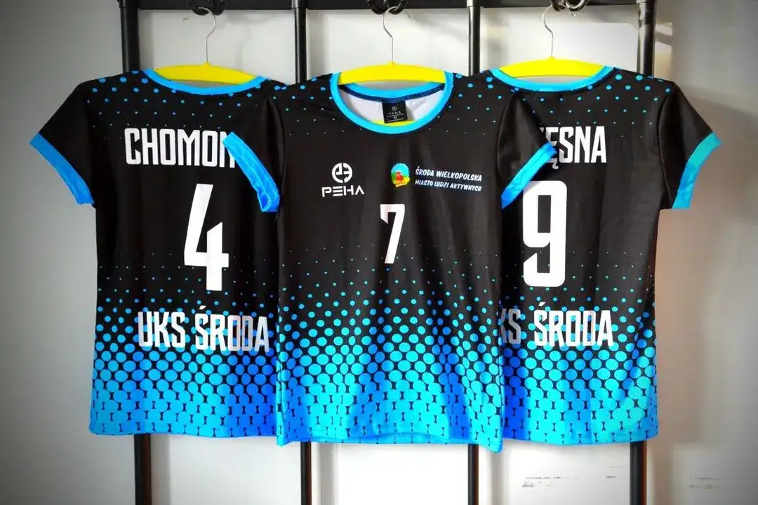 Jak wybrać idealną koszulkę siatkarską damską z twoim nazwiskiem