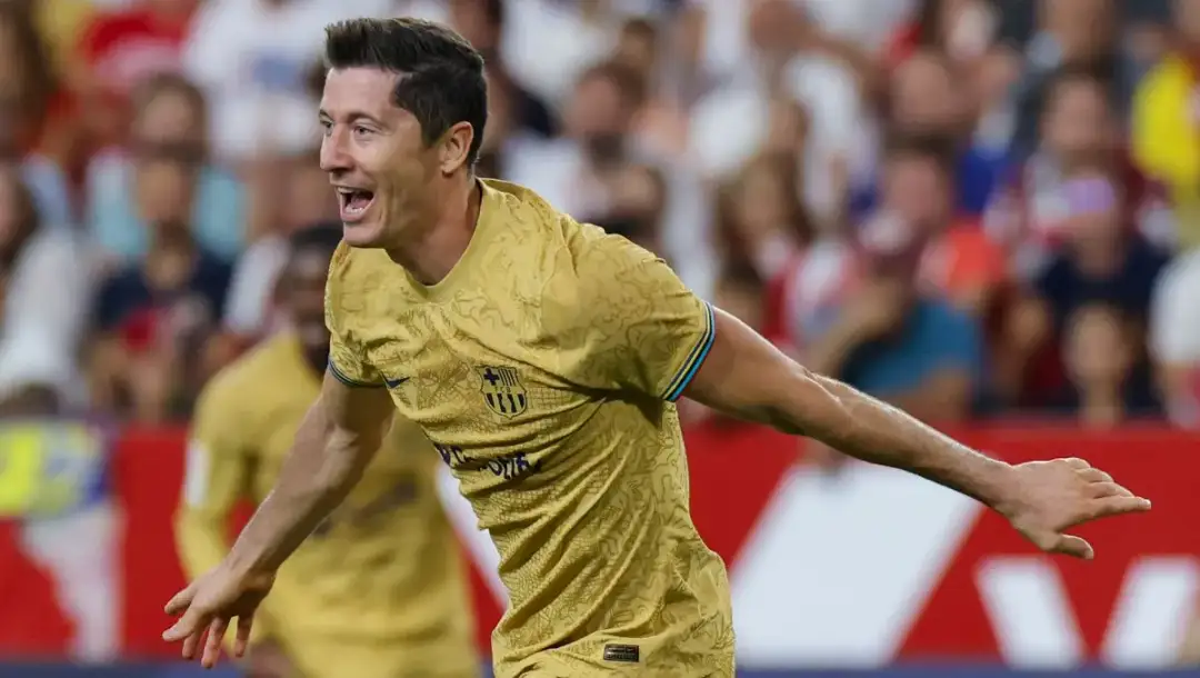 Ile zarabia Lewandowski w Barcelonie? Szokujące kwoty!