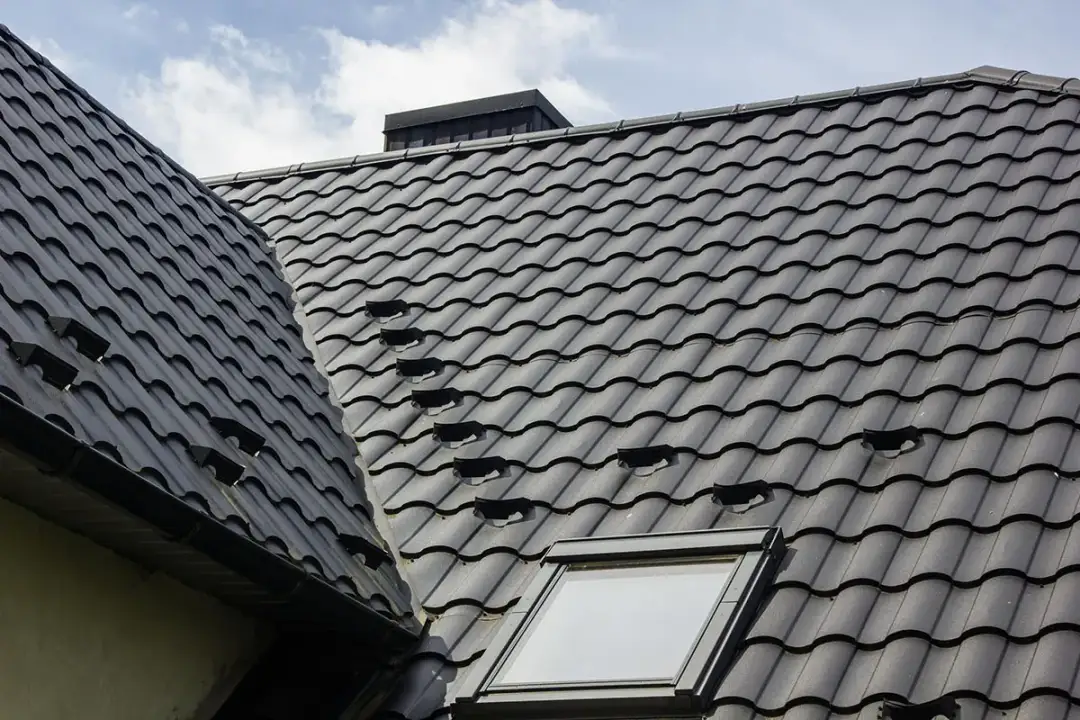 Ile śniegołapów na dach? Kluczowe informacje, które mogą zaskoczyć