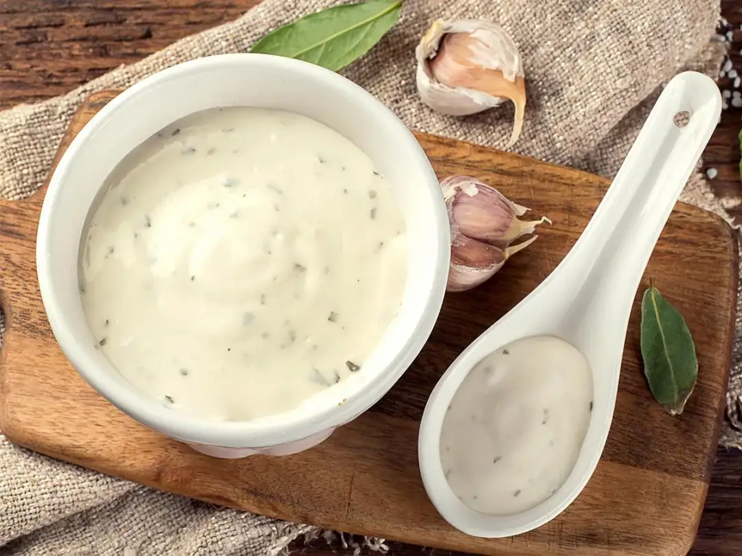 Jak zrobić dietetyczny sos do mięsa: 5 prostych przepisów