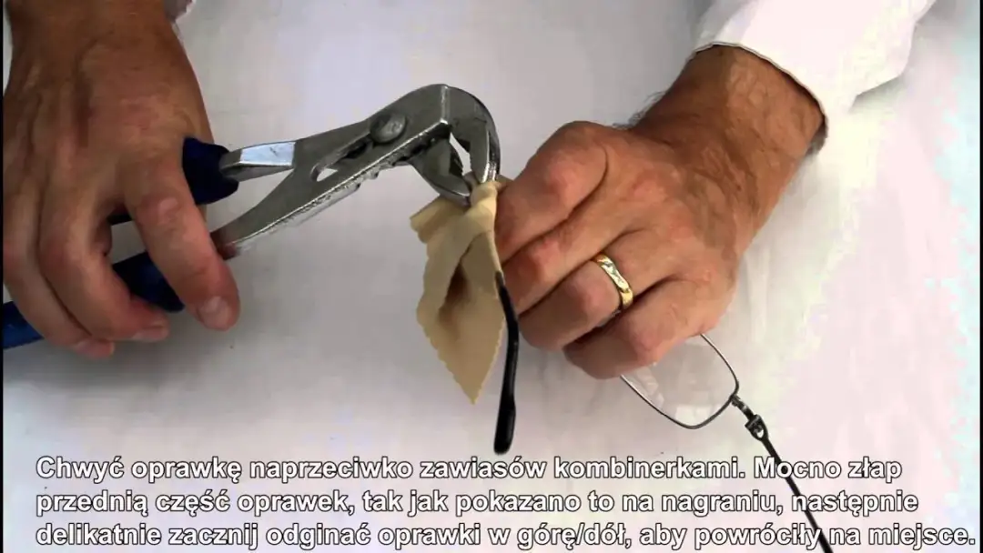 Jak naprawić skrzywione okulary - proste sposoby na skuteczną naprawę