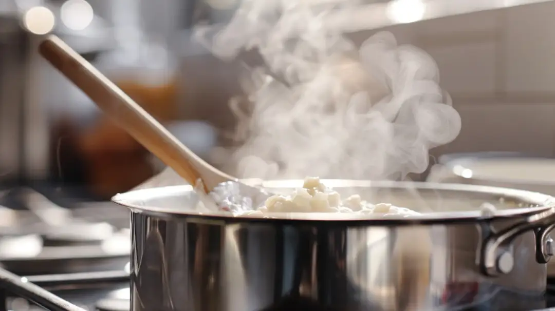 Garnek z podwójnym dnem: równomierne rozprowadzenie ciepła dla doskonałych efektów