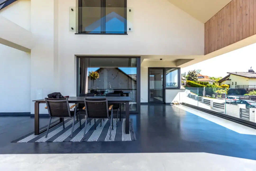 Drzwi na taras - jak dobrać je do bryły budynku?