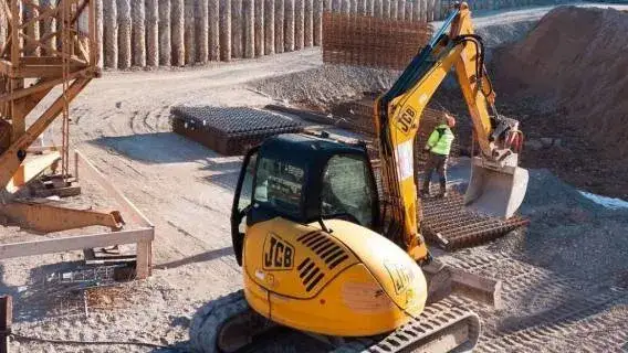 Ile naprawdę zarabia operator koparki w Niemczech? Sprawdź zarobki i warunki pracy