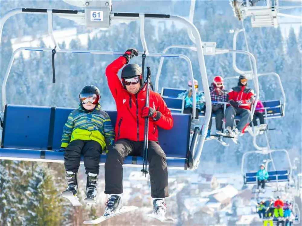 Gdzie na narty w Śląskim? Odkryj najlepsze stacje narciarskie