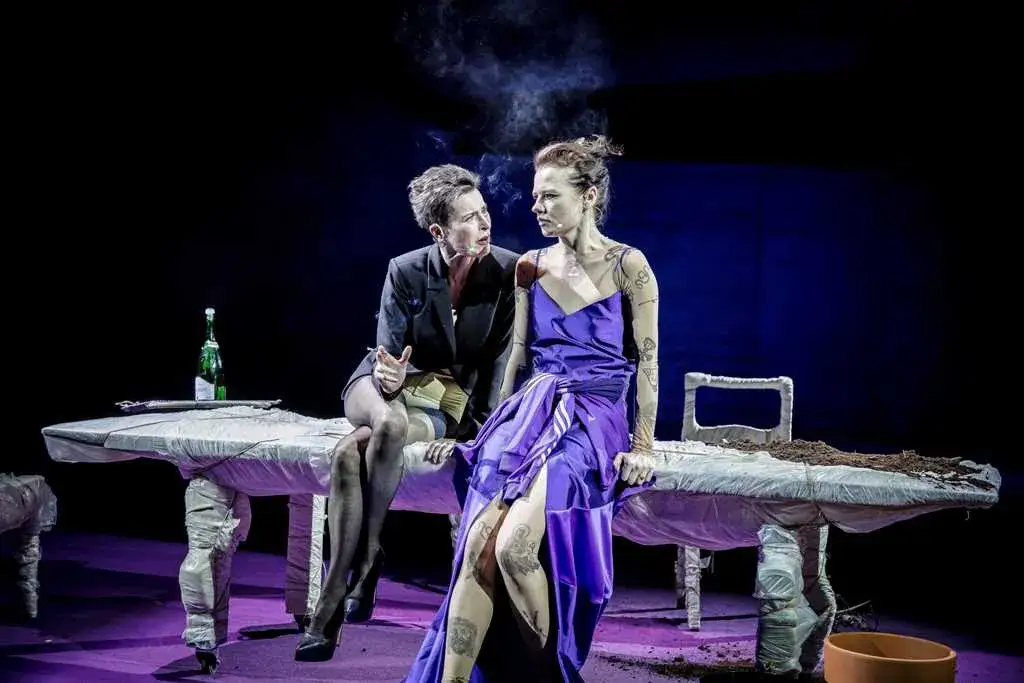 Maria Stuart spektakl: Emocjonujący dramat w teatrze