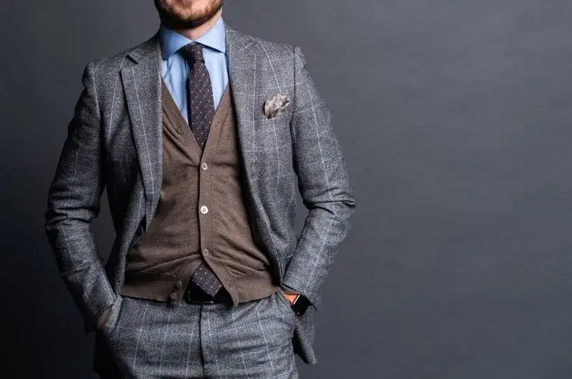 Modne kolory i wzory krawatów do szarej marynarki - praktyczny poradnik