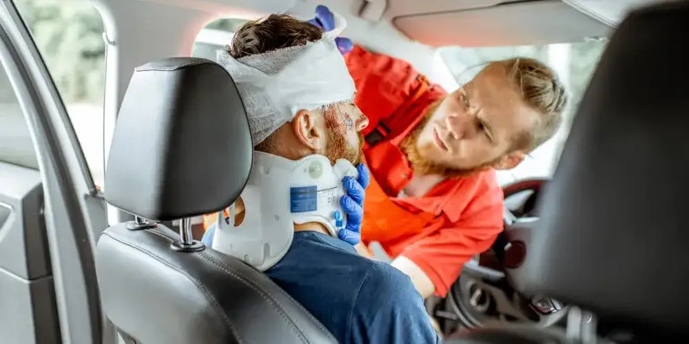 Objawy neurologiczne po wypadku samochodowym: jak je rozpoznać i co robić dalej