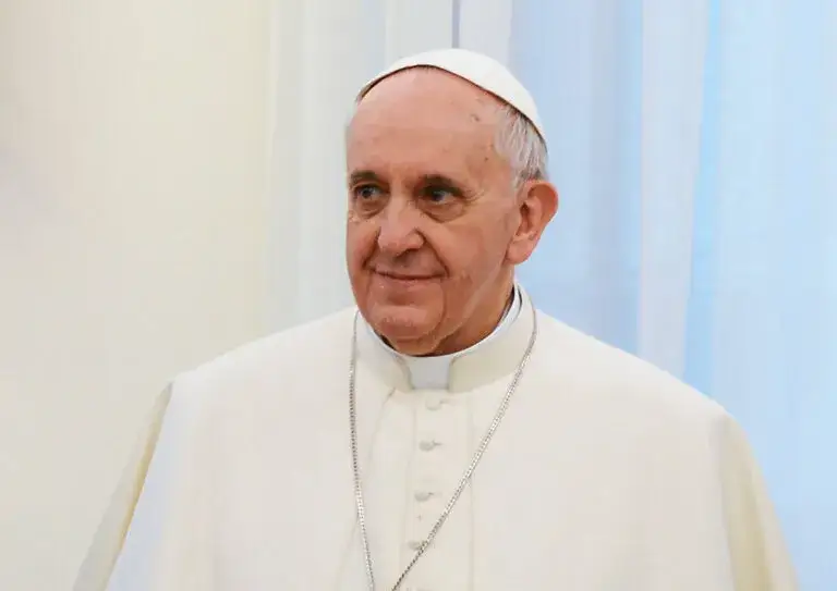 Ile lat ma papież Franciszek? Zaskakujące fakty o jego życiu