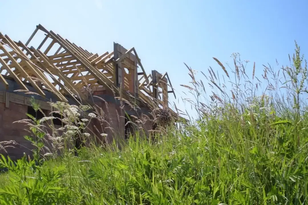 Ile kosztuje przekształcenie działki rolnej na budowlaną 10 arów? Sprawdź koszty!