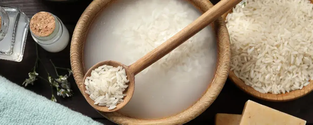 Jak zrobić wodę ryżową do włosów, aby uzyskać zdrowe i lśniące pasma
