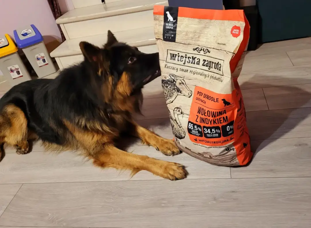 Wiejska zagroda wołowina z indykiem - skład i opinie o karmie dla psów
