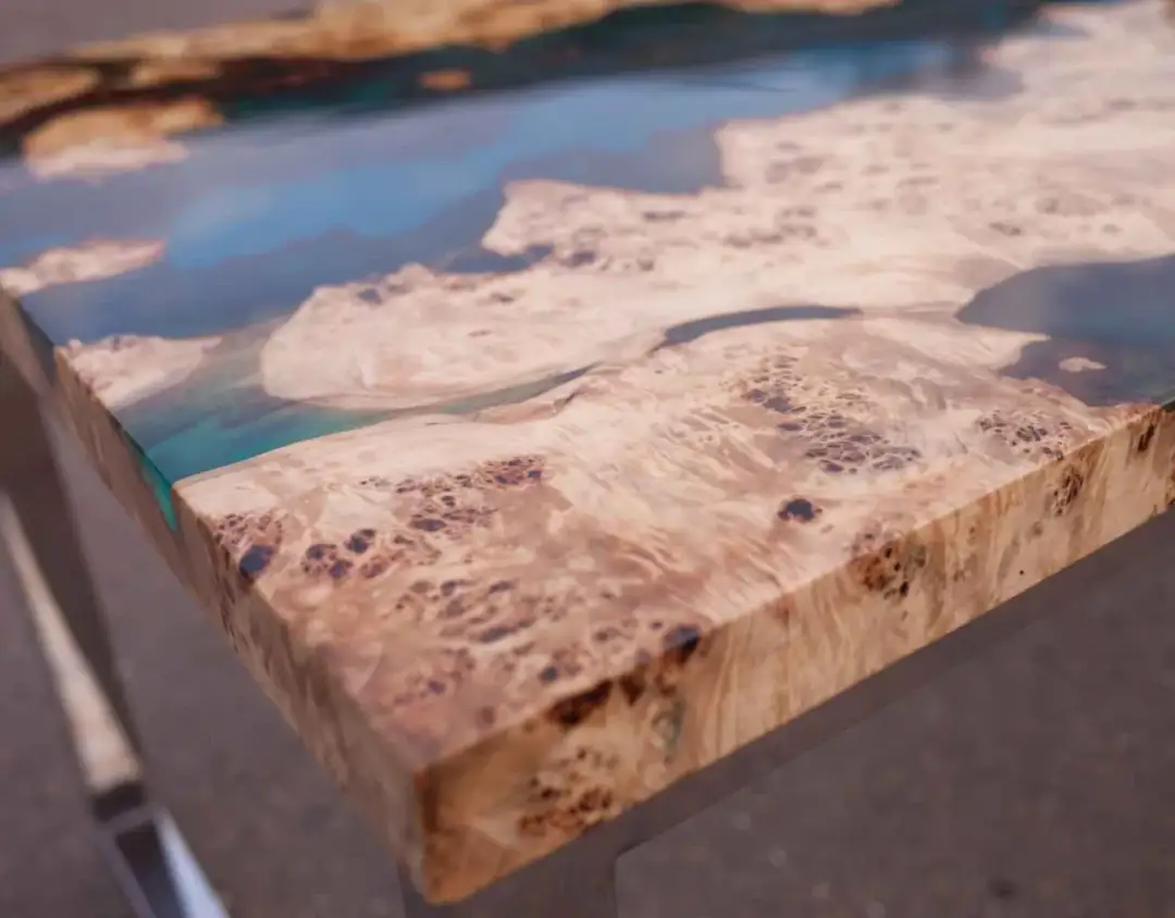 Żywica epoksydowa na blat: jak stworzyć trwały i stylowy efekt