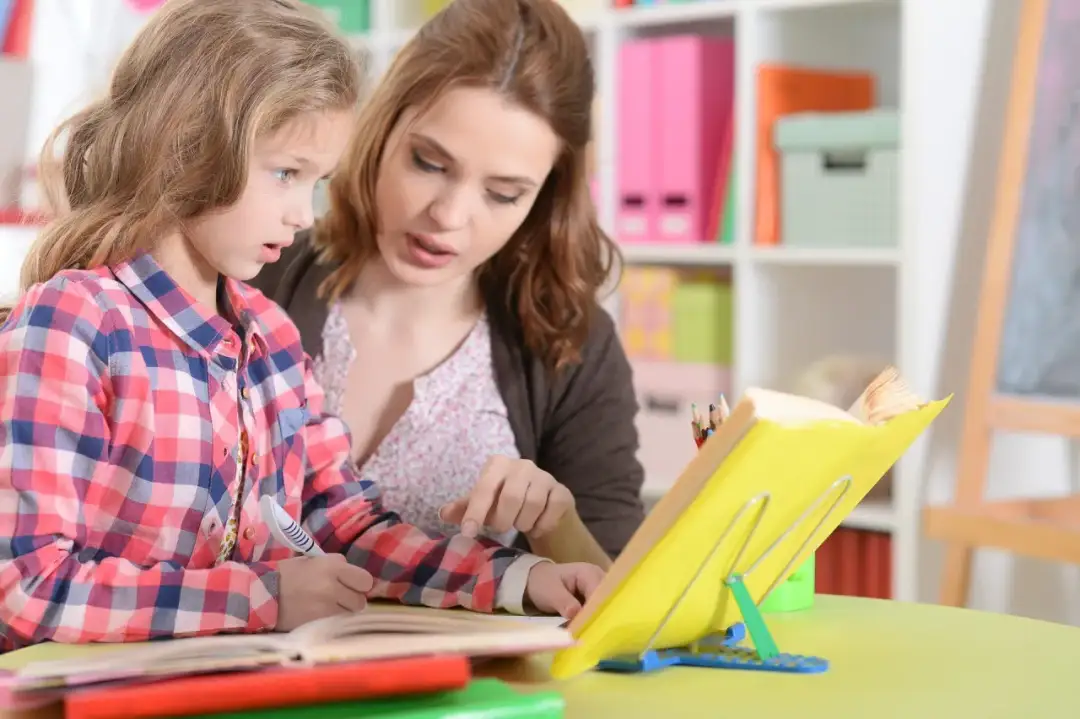 Objawy dysleksji rozwojowej – jak rozpoznać i pomóc dziecku w trudnościach