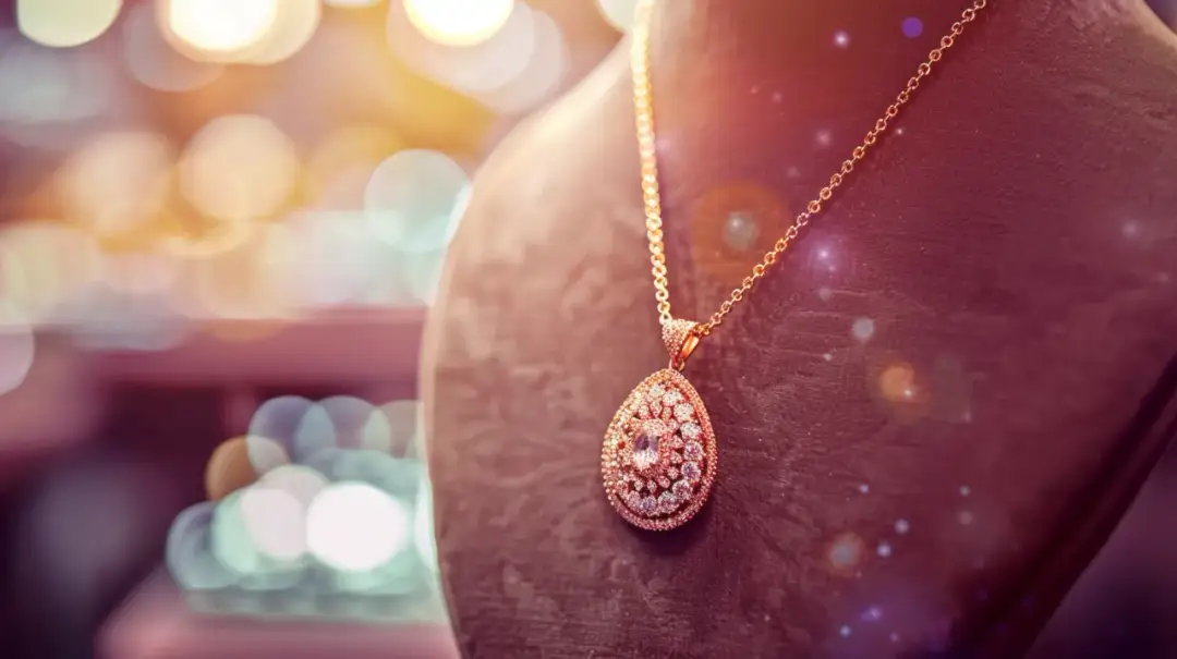 Długi wisiorek: klucz do stylowej biżuterii? Odkrywamy jego sekrety