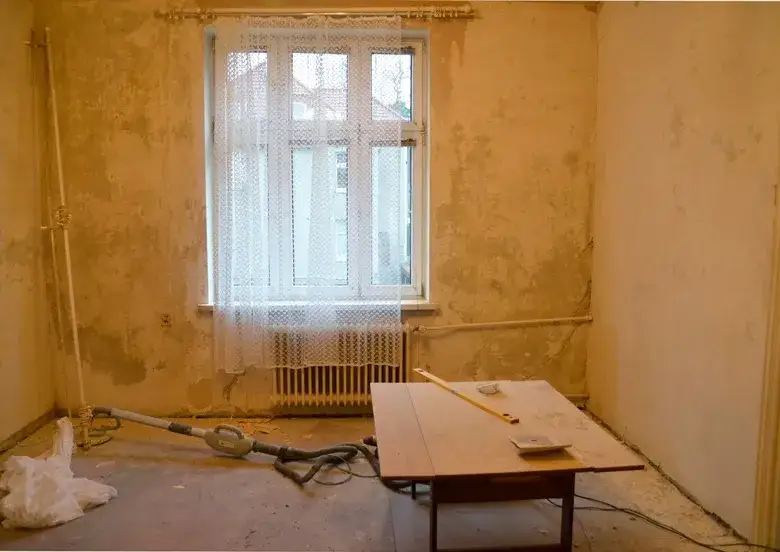 Jak oczyścić cegłę z tynku – skuteczne metody i porady krok po kroku