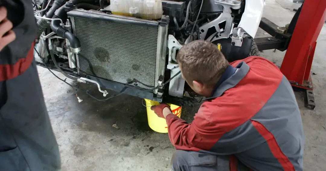 Jaki uszczelniacz do chłodnic wybrać, aby uniknąć kosztownych napraw?