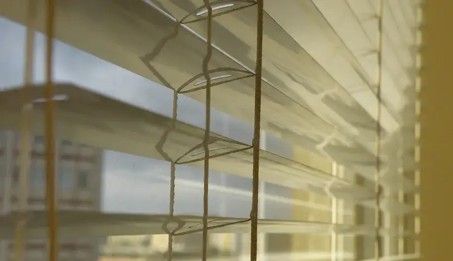 Jakie żaluzje wybrać do domu - drewniane czy aluminiowe?